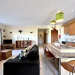 Paradise With Pool By Homing Apartamento *