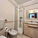 Paradise With Pool By Homing Apartamento