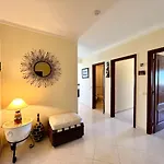 Paradise With Pool By Homing Apartamento