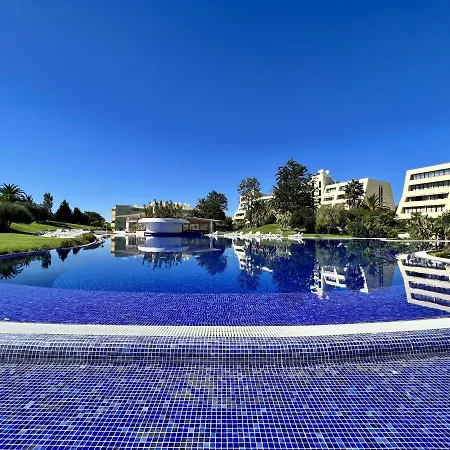 Paradise With Pool By Homing