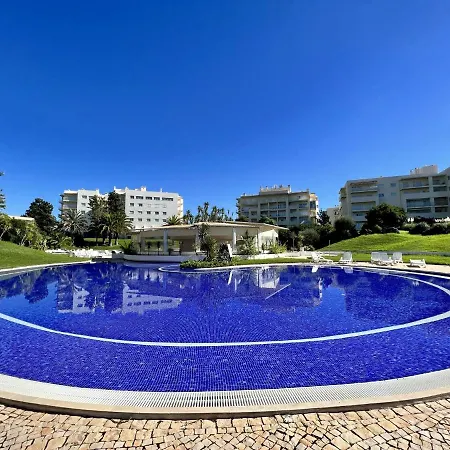 Paradise With Pool By Homing