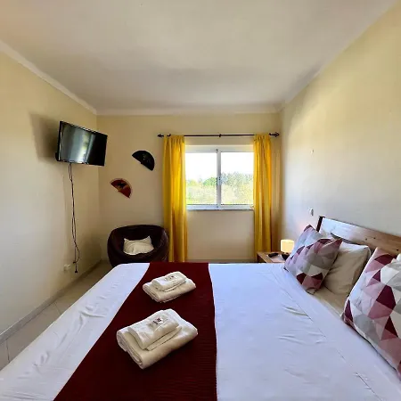 Paradise With Pool By Homing