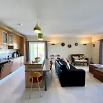 Paradise With Pool By Homing
