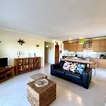Appartement Paradise With Pool By Homing